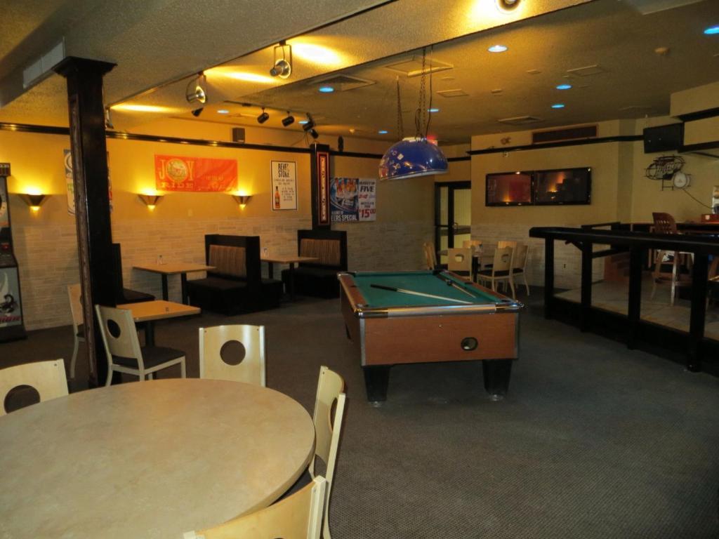 Howard Johnson グランドフォークス エクステリア 写真