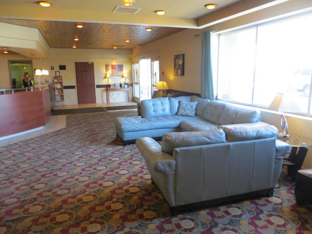 Howard Johnson グランドフォークス エクステリア 写真