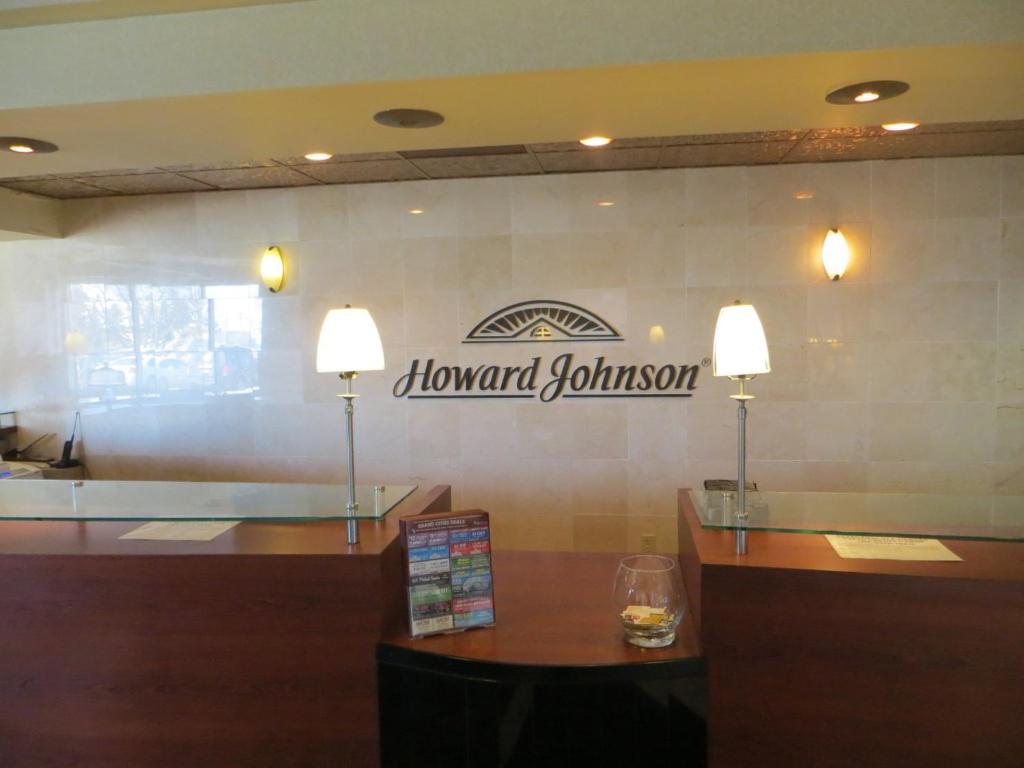 Howard Johnson グランドフォークス エクステリア 写真
