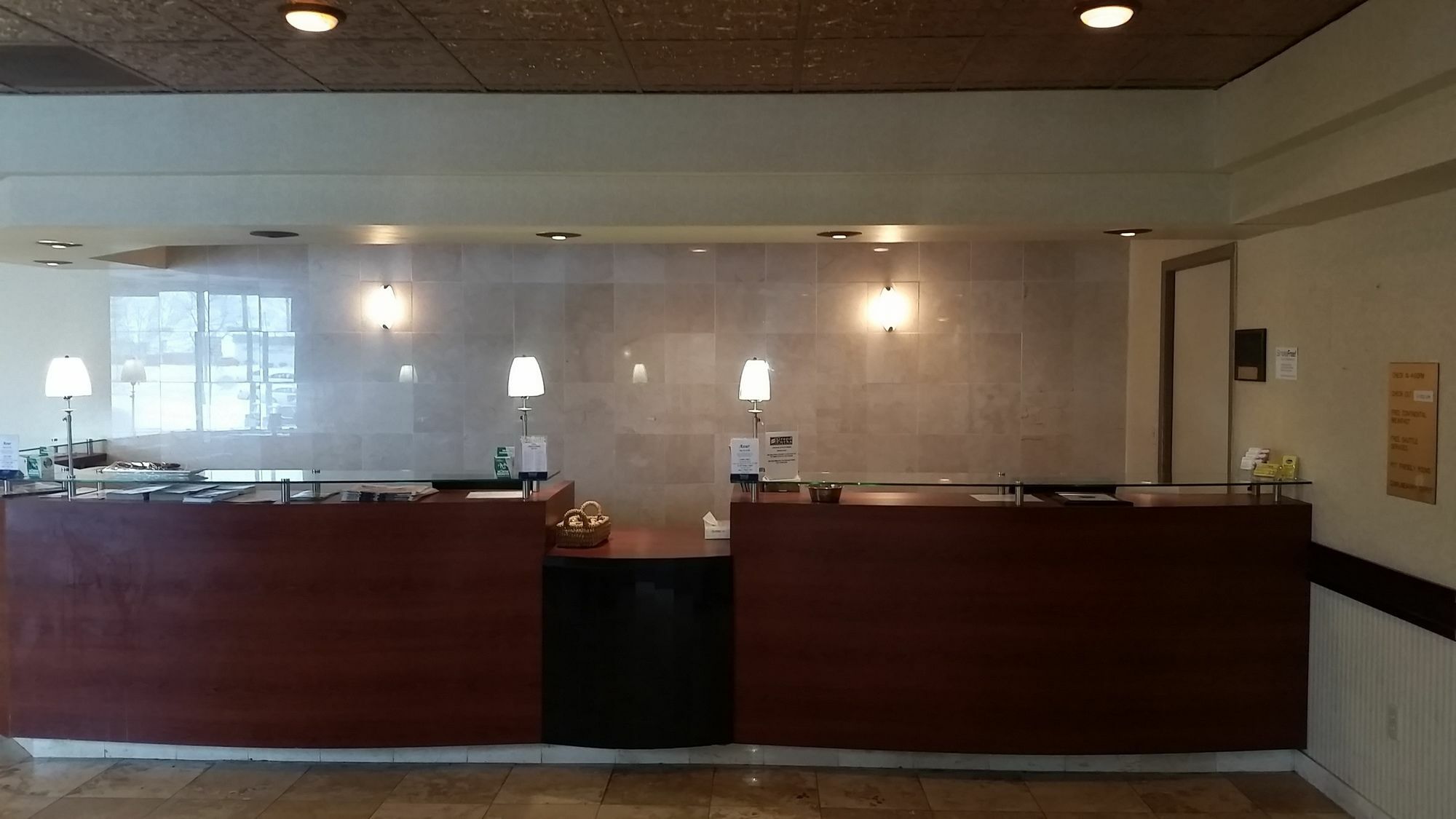 Howard Johnson グランドフォークス エクステリア 写真